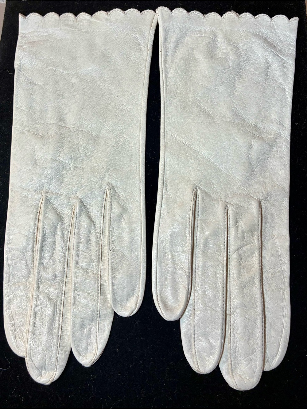 Vintage Classic youth White Leather Gloves Miss Aris size 7 made in Philippine